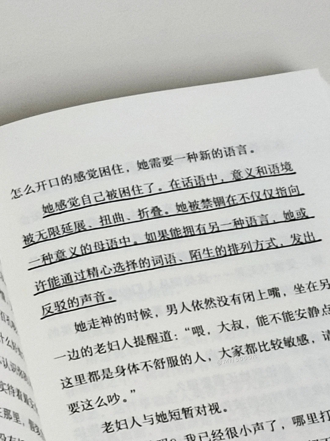 猫舔过伤口